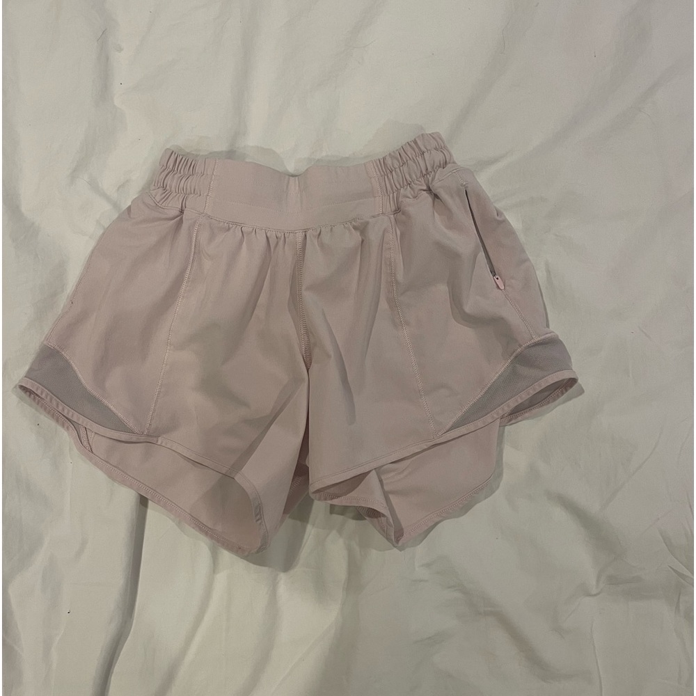 Lululemon hottie hots in strawberry milkshake size 2. 4 inch.